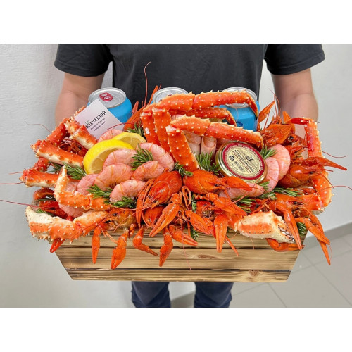 Мужской ящик с морепродуктами и красной икрой "Атлант"